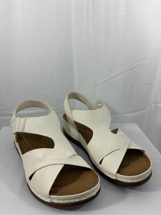 easy street Shoes - NWT Easy Street Women's Size 8.5 White Slingback Sandals